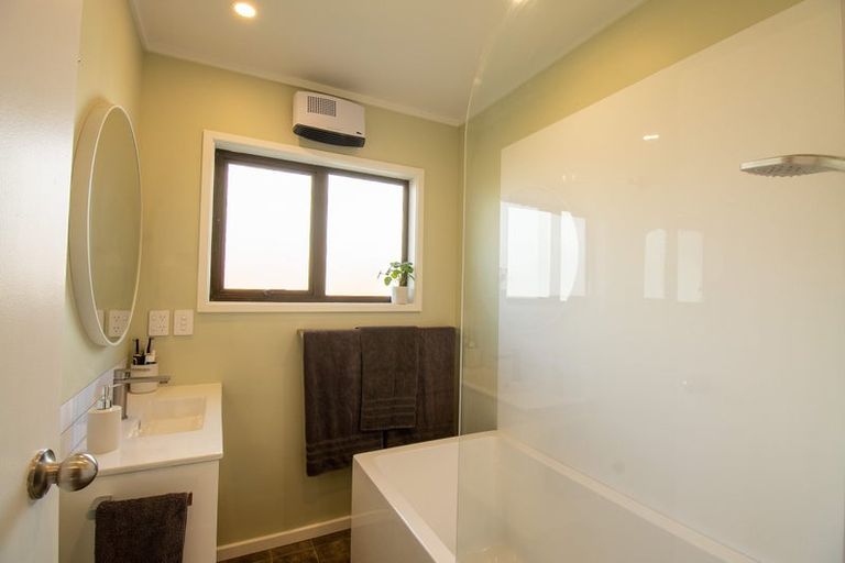 Photo of property in 65 Queens Road, Waikanae Beach, Waikanae, 5036