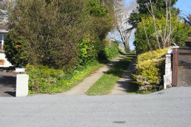 Photo of property in 1a Lismore Street, Strandon, New Plymouth, 4312