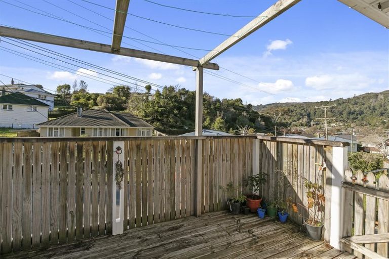 Photo of property in 47 Bird Grove, Stokes Valley, Lower Hutt, 5019