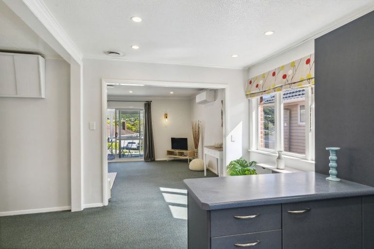 Photo of property in 73 Taylor Terrace, Tawa, Wellington, 5028