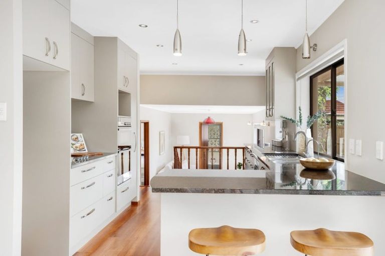 Photo of property in 19 Cornelian Crescent, Half Moon Bay, Auckland, 2012