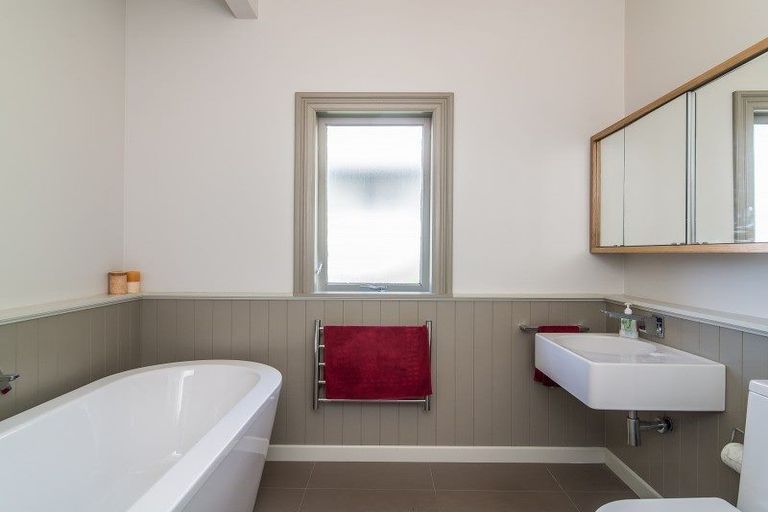 Photo of property in 66 Maida Vale Road, Roseneath, Wellington, 6011