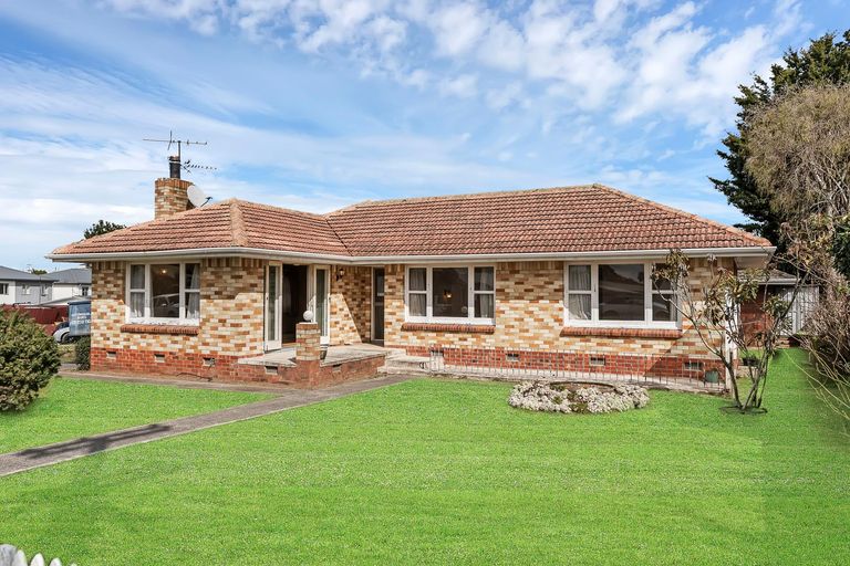 Photo of property in 1/10 Grove Road, Papakura, 2110