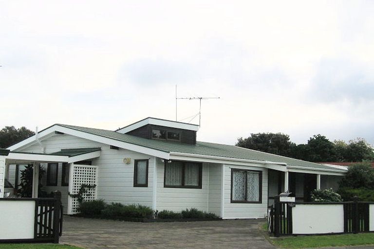 Photo of property in 1 Bermuda Grove, Paraparaumu Beach, Paraparaumu, 5032