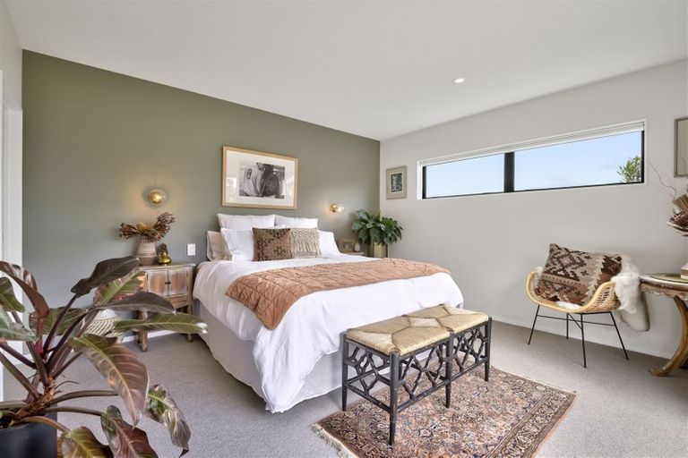 Photo of property in 2 Len Ireland Drive, Kumeu, 0810