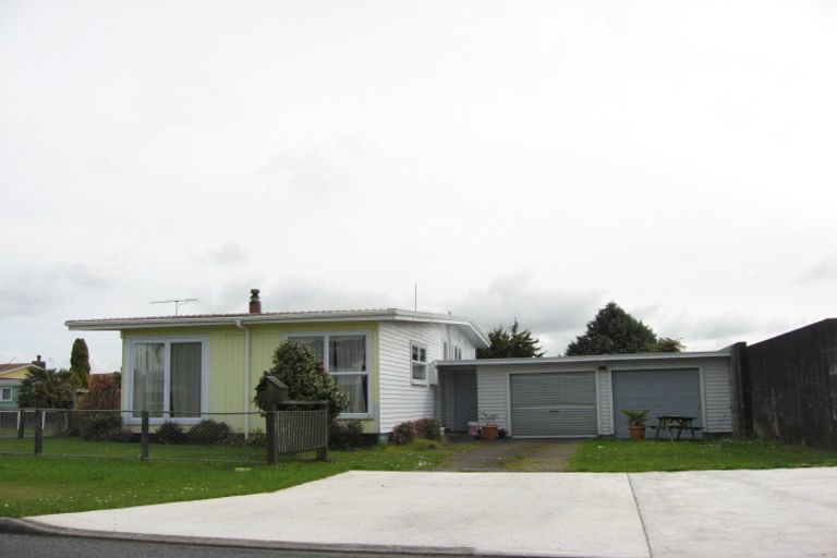 Photo of property in 8 Kahikatea Street, Inglewood, 4330