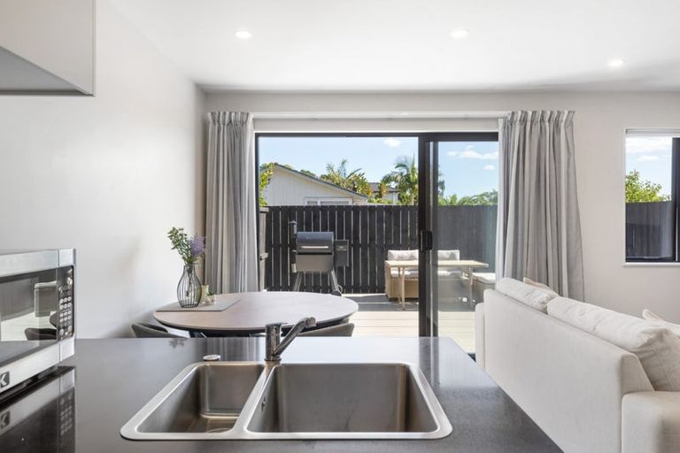 Photo of property in 2/36 Kaipatiki Road, Glenfield, Auckland, 0629