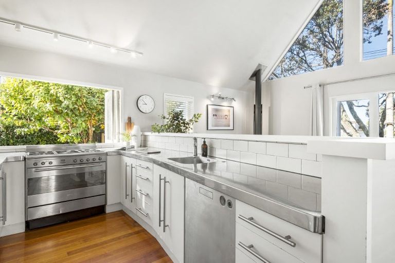 Photo of property in 2/68 Norwood Road, Bayswater, Auckland, 0622