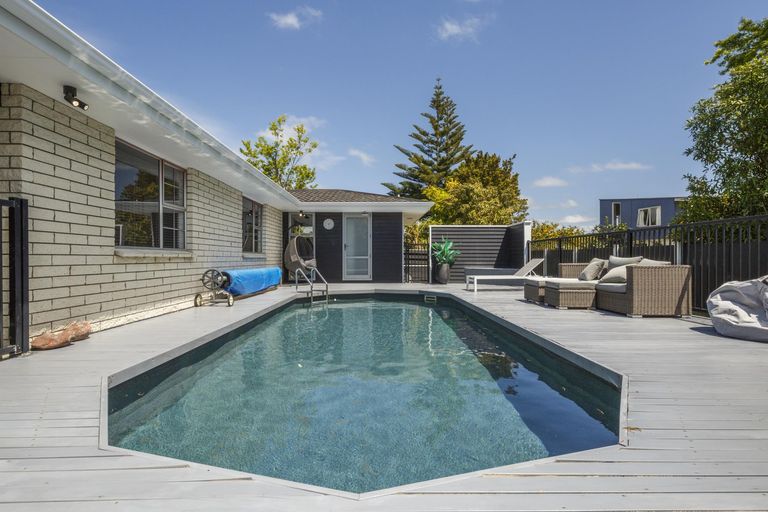 Photo of property in 33 Dittmer Drive, Awapuni, Palmerston North, 4412