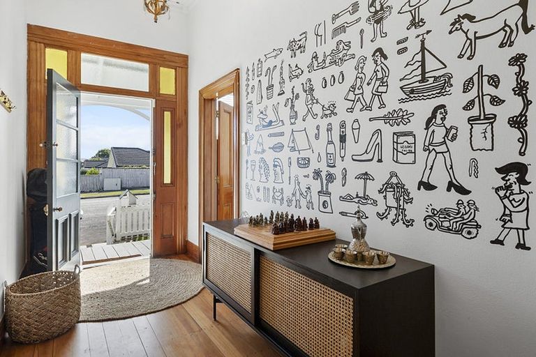 Photo of property in 8 Morley Street, New Plymouth, 4310