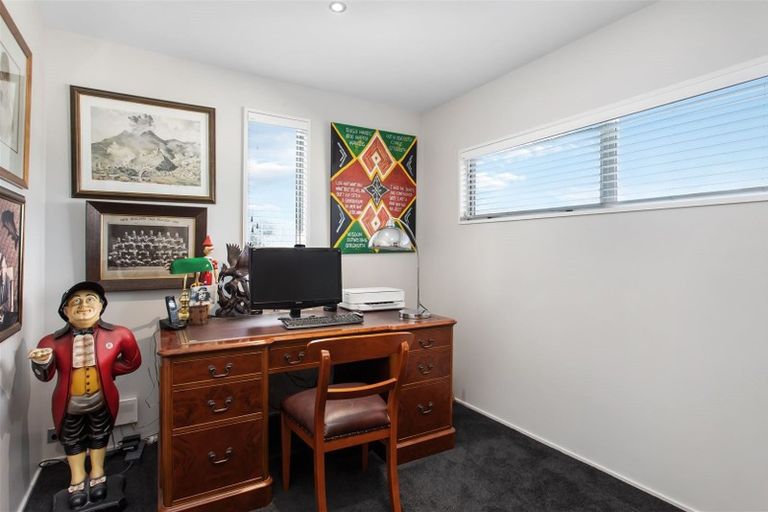 Photo of property in 10 Strowan Road, Strowan, Christchurch, 8052