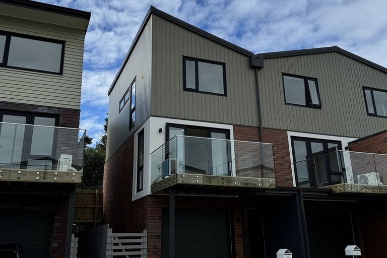 Photo of property in 16 Te Puketoka Lane, Mangere, Auckland, 2022