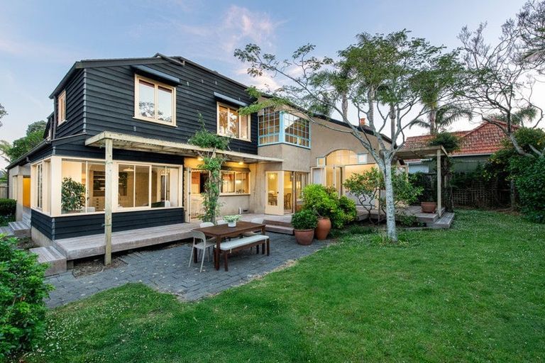 Photo of property in 6 Muritai Road, Milford, Auckland, 0620