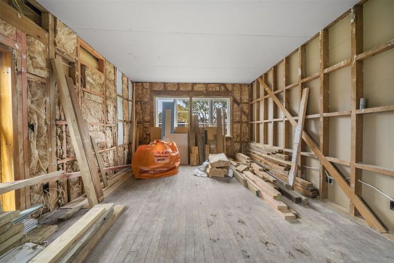 Photo of property in 10 Coast Road, Wainuiomata, Lower Hutt, 5014