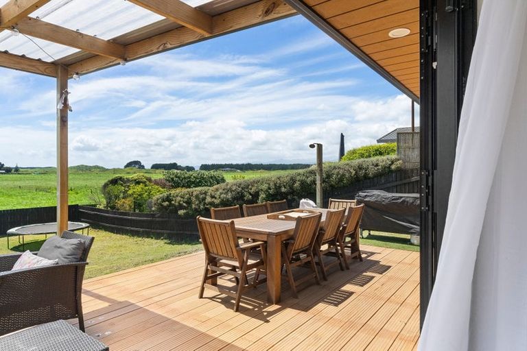 Photo of property in 7 Sand Dune Grove, Waikawa Beach, Manakau, 5573