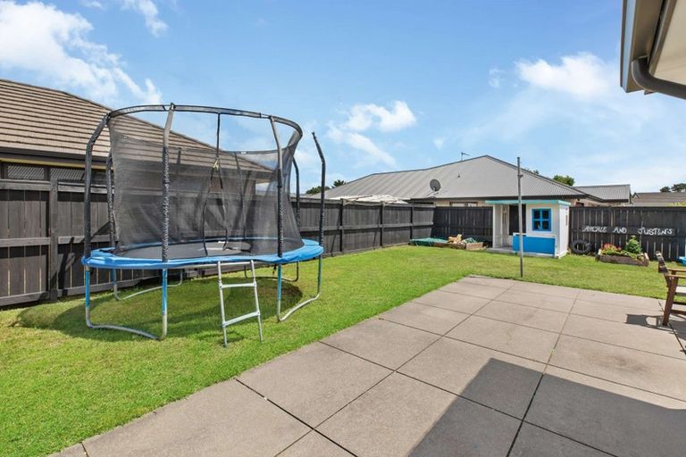 Photo of property in 31 Harbour Crest Drive, Waiuku, 2123
