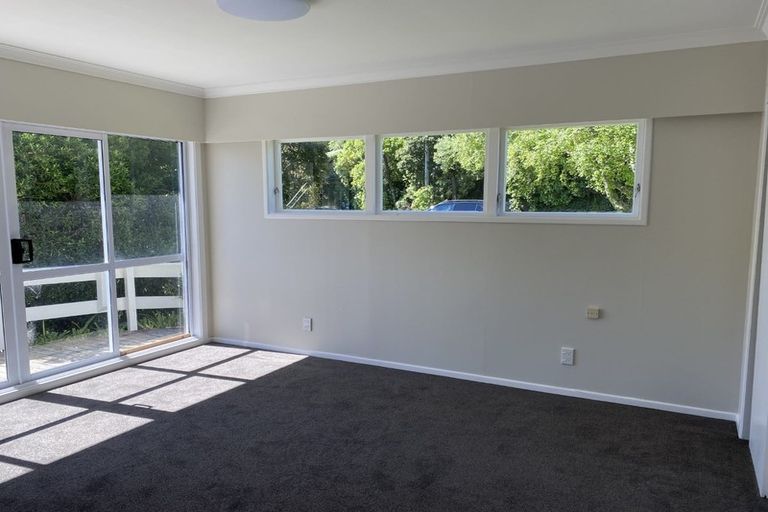 Photo of property in 15 Pekanga Road, Normandale, Lower Hutt, 5010