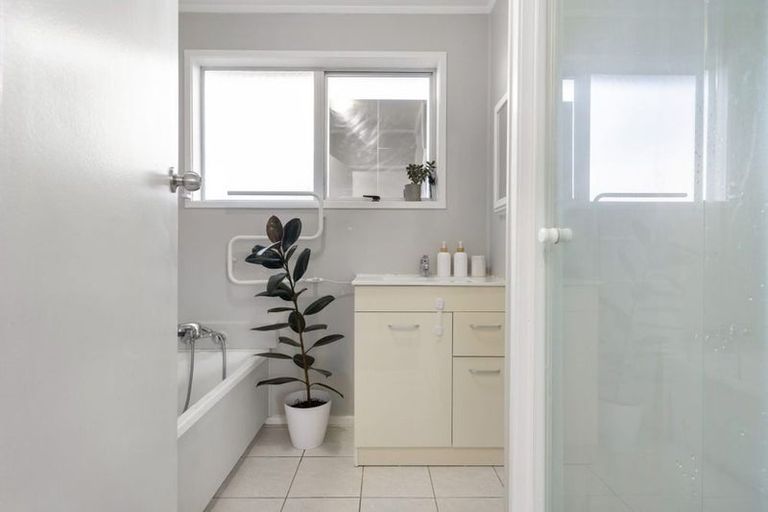 Photo of property in 23 Cherry Tree Place, Massey, Auckland, 0614