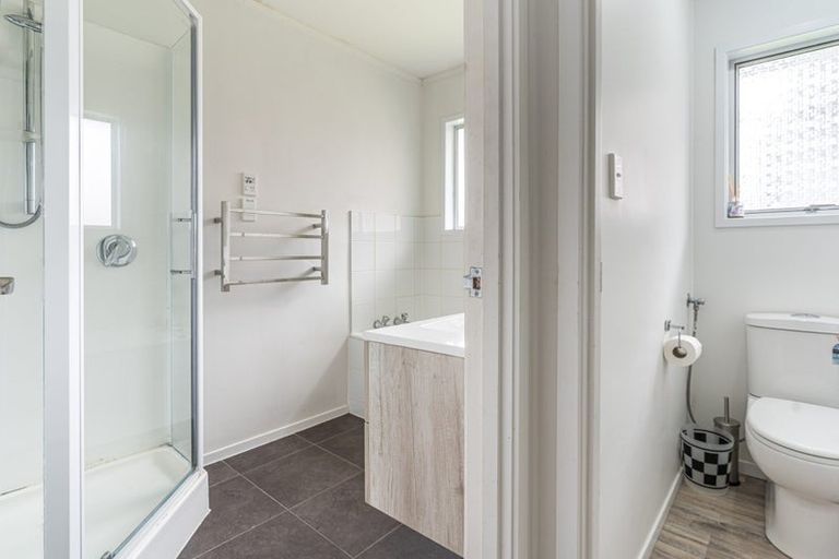 Photo of property in 2/121 Gardner Avenue, New Lynn, Auckland, 0600