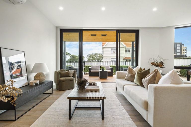 Photo of property in 3/12g Marlborough Crescent, Hobsonville, Auckland, 0616