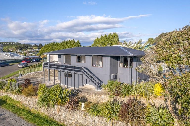 Photo of property in 10 Kivell Street, Ranui, Porirua, 5024