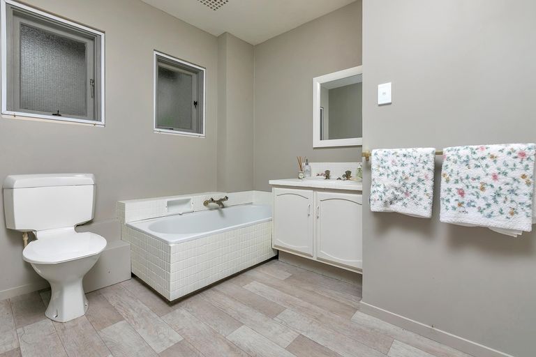 Photo of property in 9/34 Waiwera Place, Waiwera, Orewa, 0994