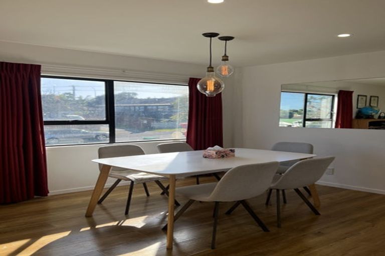 Photo of property in 40 Santiago Crescent, Unsworth Heights, Auckland, 0632