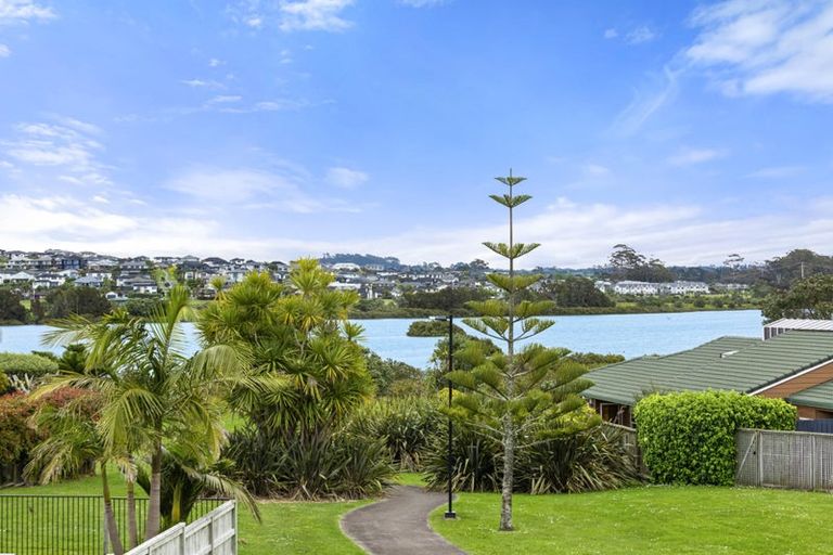 Photo of property in 6 Settlers Grove, Orewa, 0931