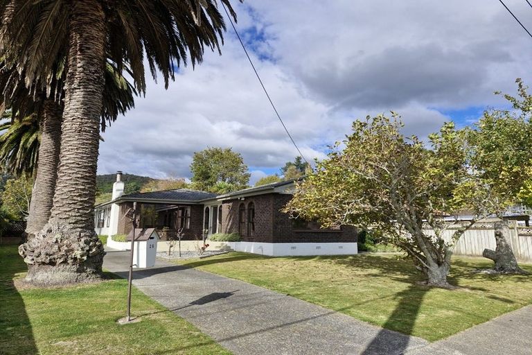 Photo of property in 26 Hawthorn Crescent, Stokes Valley, Lower Hutt, 5019
