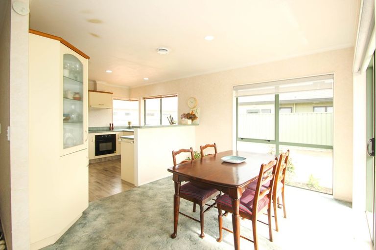 Photo of property in 17 Amanda Place, Mayfair, Hastings, 4122