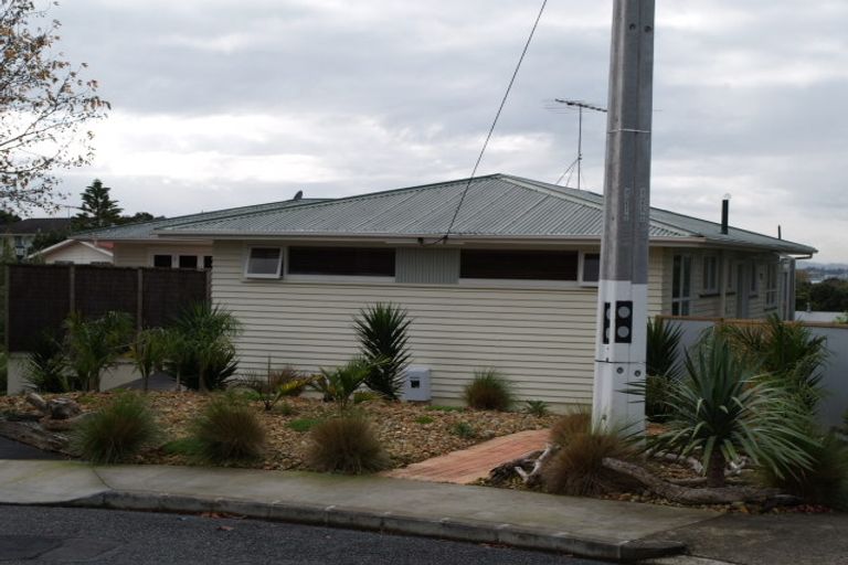 Photo of property in 55 Trelawn Place, Cockle Bay, Auckland, 2014