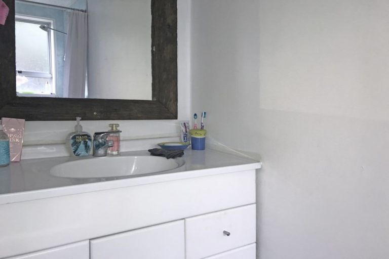 Photo of property in 20 Rimu Street, Kaka Point, 9271