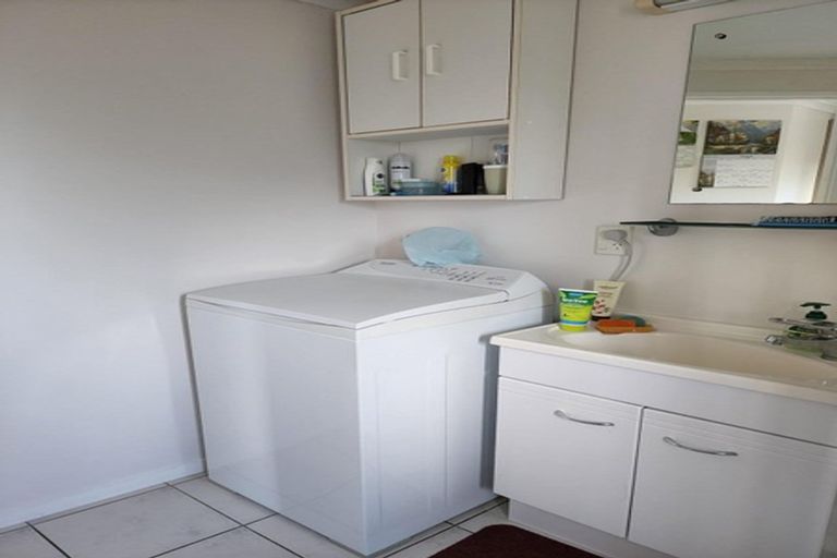 Photo of property in 6 Hume Drive, Hillcrest, Auckland, 0627