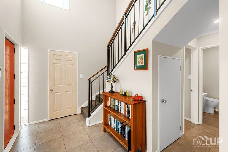 Photo of property in 57 Wiseley Road, West Harbour, Auckland, 0618