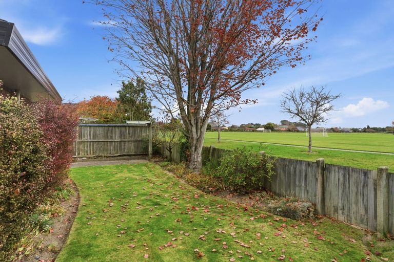 Photo of property in 12 Hatfield Place, Avonhead, Christchurch, 8042