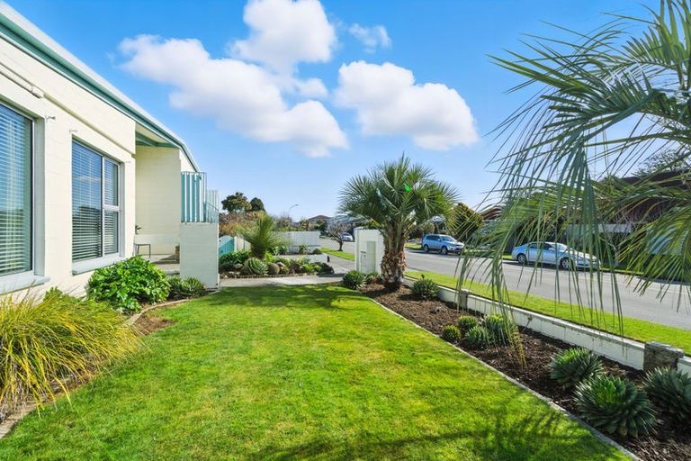 Photo of property in 7 Rosedale Place, Avonhead, Christchurch, 8042