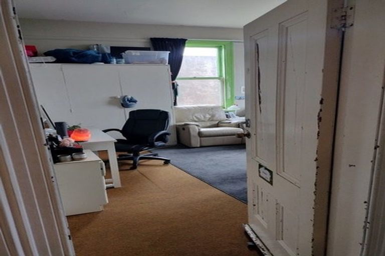 Photo of property in 8a Clermont Terrace, Kelburn, Wellington, 6012