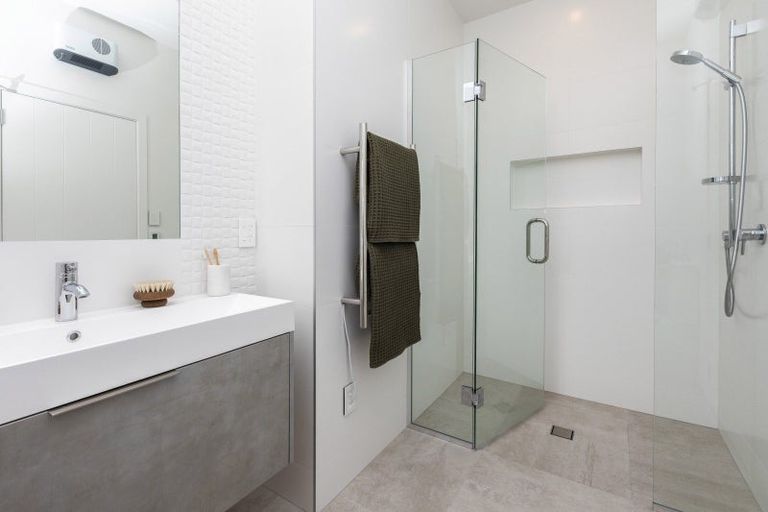 Photo of property in 2 Challenger Lane, Redcliffs, Christchurch, 8081