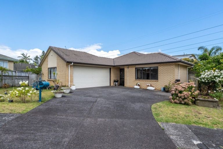 Photo of property in 8 Lamia Place, The Gardens, Auckland, 2105