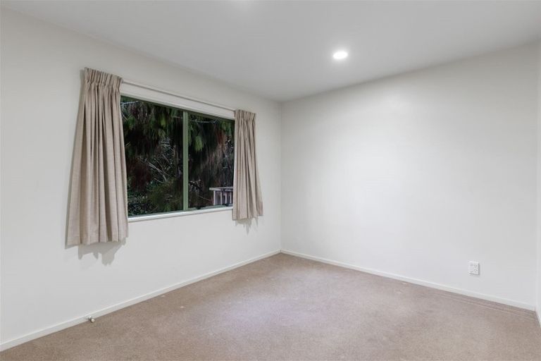 Photo of property in 1/51 Pupuke Road, Birkenhead, Auckland, 0627