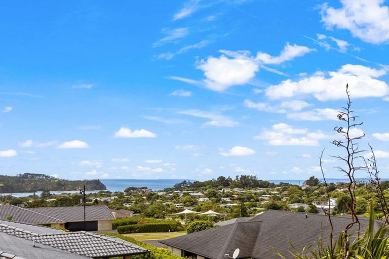 Photo of property in 32 Seaview Crescent, Hatfields Beach, Orewa, 0931