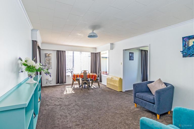 Photo of property in 10a-b Churchill Place, Waimate, 7924