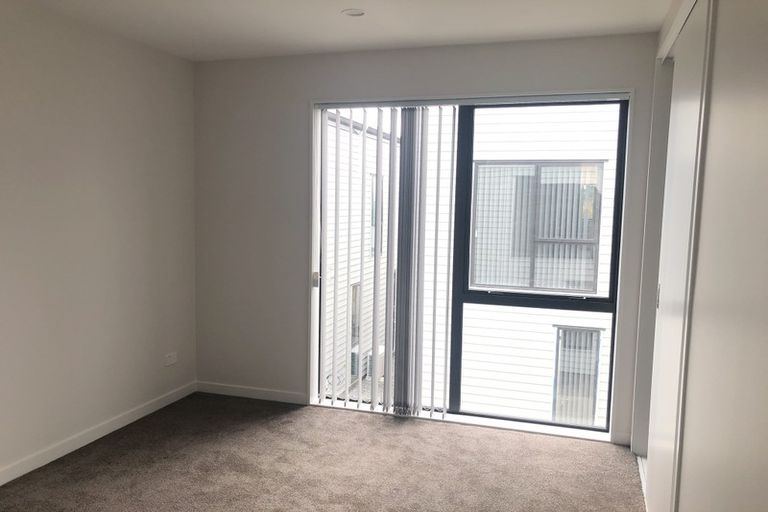 Photo of property in 7/21 Akoranga Drive, Northcote, Auckland, 0627