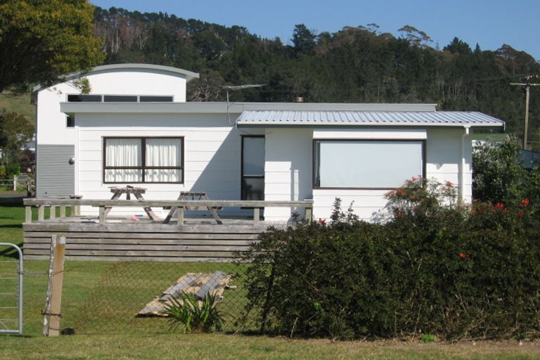 Photo of property in 56 Marine Parade, Cooks Beach, Whitianga, 3591