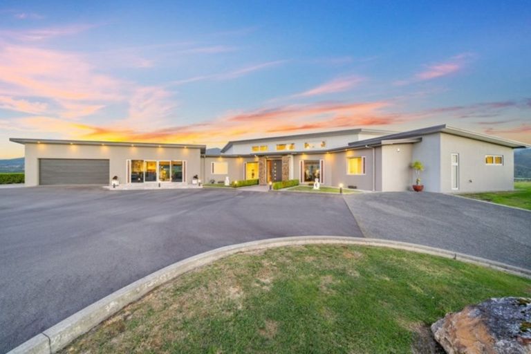 Photo of property in 11 Rural View Way, Maymorn, Upper Hutt, 5018