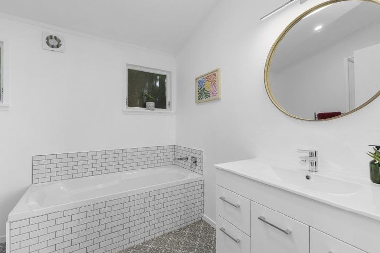 Photo of property in 89 Mulberry Street, Normandale, Lower Hutt, 5010