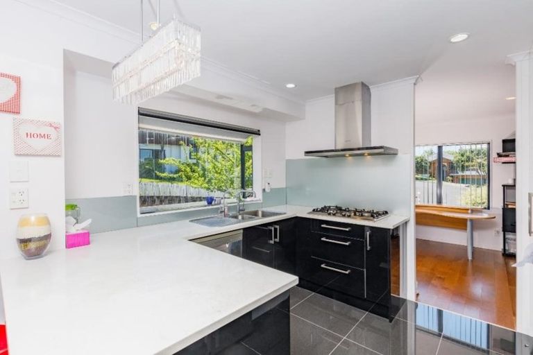 Photo of property in 12 Van Dyke Place, West Harbour, Auckland, 0618