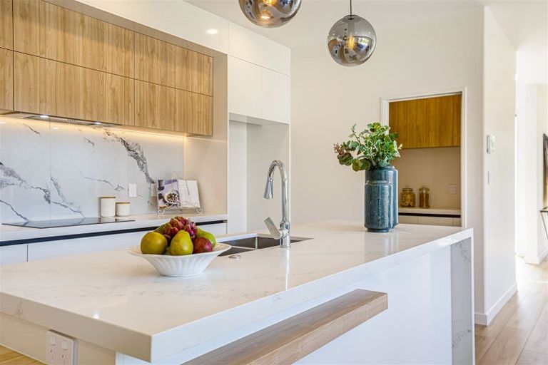 Photo of property in 9 Mcindoe Road, Kumeu, 0810