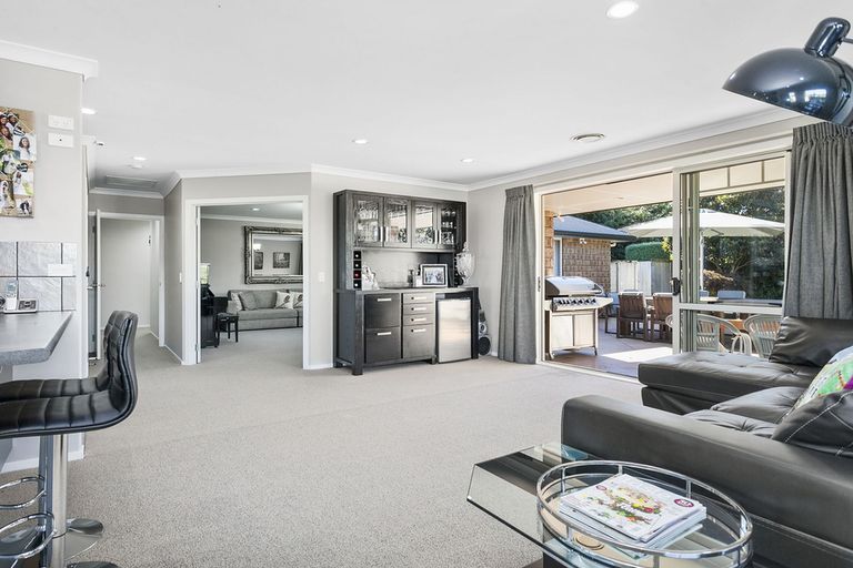 Photo of property in 2 Tulip Drive, Cambridge, 3434