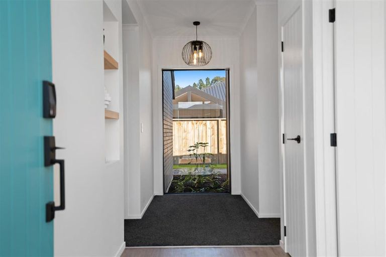 Photo of property in 1 Erlam Place, Matipo Heights, Rotorua, 3015